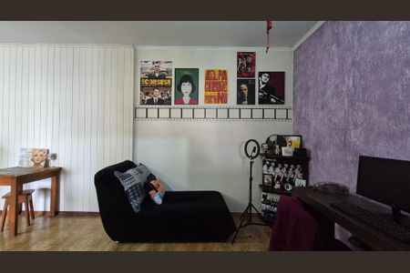 Casa à venda com 240m², 4 quartos e 3 vagasSala - Fundos