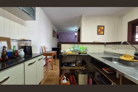 Casa à venda com 240m², 4 quartos e 3 vagasCozinha - Fundos