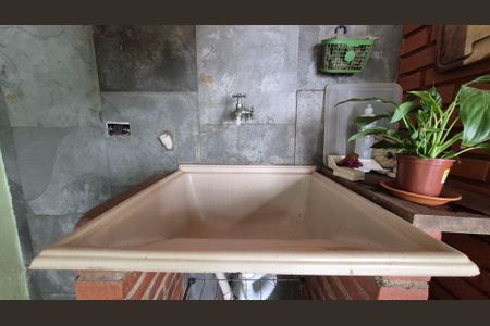 Casa à venda com 240m², 4 quartos e 3 vagasArea de serviço - Fundos