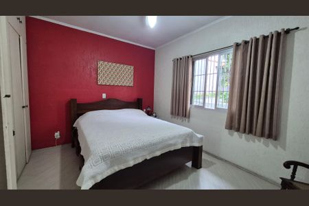 Casa à venda com 240m², 4 quartos e 3 vagasSuíte