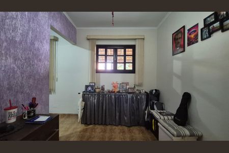 Casa à venda com 240m², 4 quartos e 3 vagasSala - Fundos