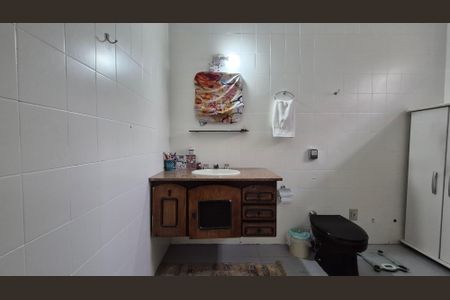 Casa à venda com 240m², 4 quartos e 3 vagasBanheiro da suíte