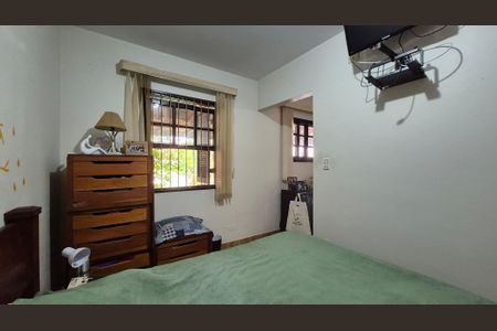 Casa à venda com 240m², 4 quartos e 3 vagasQuarto - Fundos