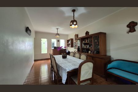 Casa à venda com 240m², 4 quartos e 3 vagasSala