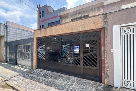 Casa à venda com 180m², 3 quartos e 2 vagasFachada + plaquinha