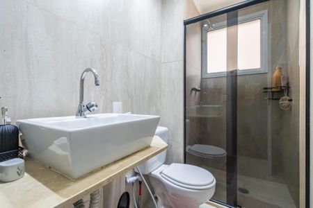 Banheiro da Suíte 2 de apartamento à venda com 2 quartos, 105m² em Jardim Tupanci, Barueri