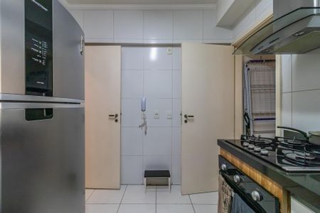 Cozinha de apartamento à venda com 2 quartos, 105m² em Jardim Tupanci, Barueri