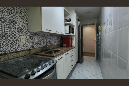 Apartamento à venda com 83m², 3 quartos e 2 vagas Apartamento à venda com 83m², 3 quartos e 2 vagasCozinha e Área de Serviço