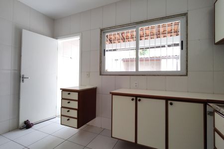 Casa de condomínio à venda com 95m², 2 quartos e 2 vagas Casa de condomínio à venda com 95m², 2 quartos e 2 vagasCozinha - Armários