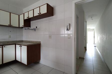Casa de condomínio à venda com 95m², 2 quartos e 2 vagas Casa de condomínio à venda com 95m², 2 quartos e 2 vagasCozinha - Armários