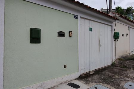 Casa de condomínio à venda com 95m², 2 quartos e 2 vagas Casa de condomínio à venda com 95m², 2 quartos e 2 vagasFachada