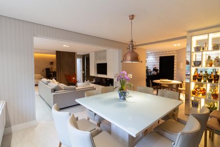 Apartamento à venda com 180m², 3 quartos e 3 vagasSala