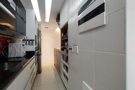 Apartamento à venda com 234m², 4 quartos e 3 vagas Apartamento à venda com 234m², 4 quartos e 3 vagasCozinha - Armários