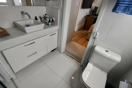 Apartamento à venda com 234m², 4 quartos e 3 vagas Apartamento à venda com 234m², 4 quartos e 3 vagasBanheiro da Suíte 1