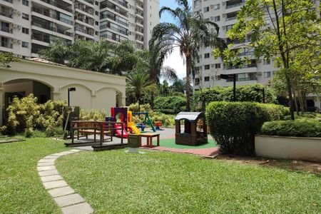 Apartamento à venda com 234m², 4 quartos e 3 vagas Apartamento à venda com 234m², 4 quartos e 3 vagasÁrea comum - Playground