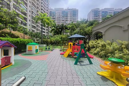 Apartamento à venda com 234m², 4 quartos e 3 vagas Apartamento à venda com 234m², 4 quartos e 3 vagasÁrea comum - Playground