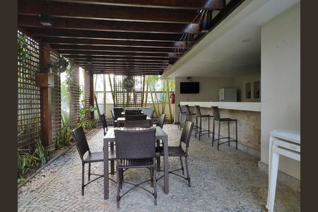 Apartamento à venda com 234m², 4 quartos e 3 vagas Apartamento à venda com 234m², 4 quartos e 3 vagasÁrea comum - Churrasqueira