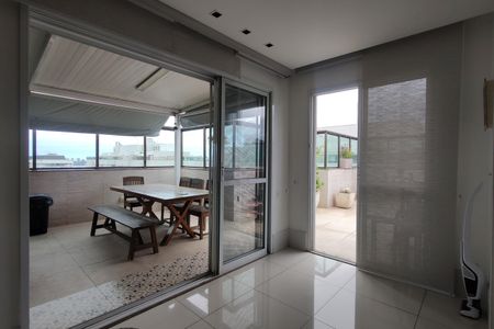 Apartamento à venda com 234m², 4 quartos e 3 vagas Apartamento à venda com 234m², 4 quartos e 3 vagasSala 2