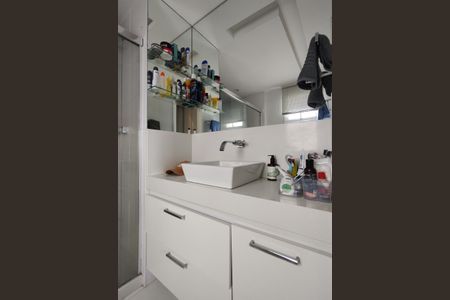 Apartamento à venda com 234m², 4 quartos e 3 vagasBanheiro da Suíte 1