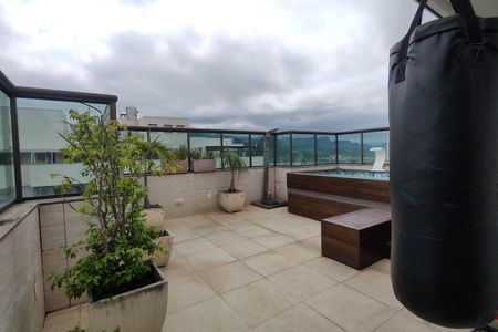 Apartamento à venda com 234m², 4 quartos e 3 vagas Apartamento à venda com 234m², 4 quartos e 3 vagasCobertura