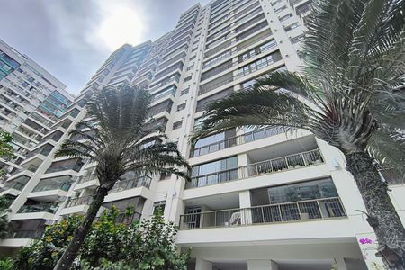 Apartamento à venda com 234m², 4 quartos e 3 vagas Apartamento à venda com 234m², 4 quartos e 3 vagasFachada do bloco