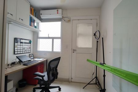 Apartamento à venda com 234m², 4 quartos e 3 vagas Apartamento à venda com 234m², 4 quartos e 3 vagasQuarto