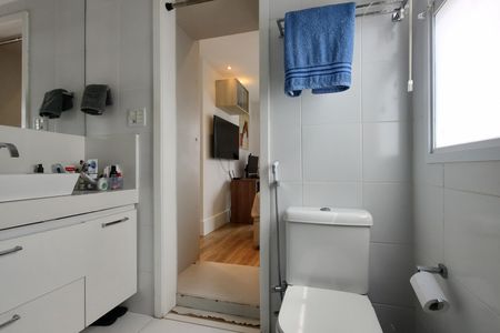 Apartamento à venda com 234m², 4 quartos e 3 vagas Apartamento à venda com 234m², 4 quartos e 3 vagasBanheiro da Suíte 1