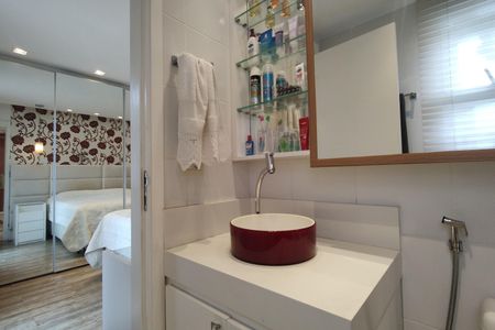 Apartamento à venda com 234m², 4 quartos e 3 vagas Apartamento à venda com 234m², 4 quartos e 3 vagasBanheiro da Suíte 2