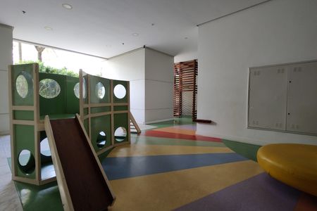 Apartamento à venda com 234m², 4 quartos e 3 vagas Apartamento à venda com 234m², 4 quartos e 3 vagasBrinquedoteca