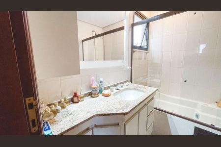 Apartamento à venda com 144m², 3 quartos e 3 vagasBanheiro da Suíte