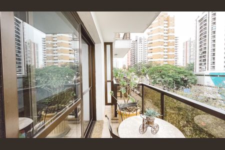 Apartamento à venda com 144m², 3 quartos e 3 vagasVaranda da Sala