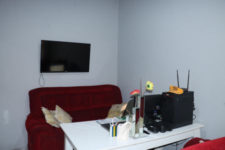 Sala de casa para alugar com 2 quartos, 55m² em Jardim Santo Eduardo, Embu das Artes