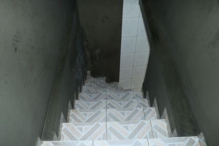 Escada de casa para alugar com 2 quartos, 55m² em Jardim Santo Eduardo, Embu das Artes