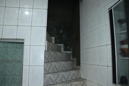 Escada de casa para alugar com 2 quartos, 55m² em Jardim Santo Eduardo, Embu das Artes