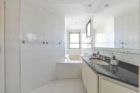 Apartamento à venda com 189m², 3 quartos e 2 vagasBanheiro da Suíte