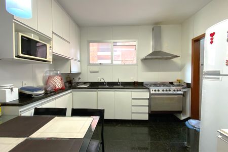Apartamento à venda com 180m², 4 quartos e 3 vagas Apartamento à venda com 180m², 4 quartos e 3 vagasCozinha