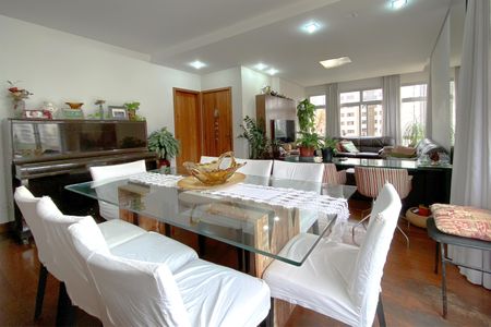 Apartamento à venda com 180m², 4 quartos e 3 vagas Apartamento à venda com 180m², 4 quartos e 3 vagasSala