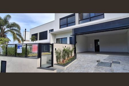 Casa para alugar com 210m², 3 quartos e 2 vagasFachada