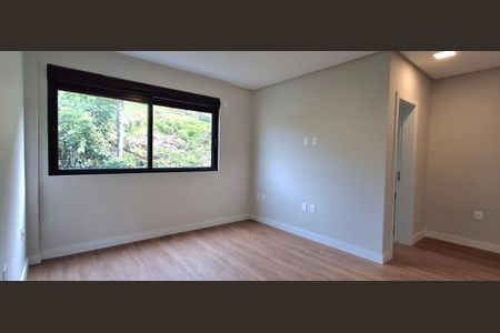 Casa para alugar com 210m², 3 quartos e 2 vagasSuíte 1