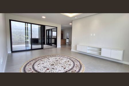 Casa para alugar com 210m², 3 quartos e 2 vagasSala