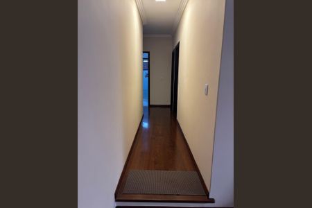 Casa à venda com 360m², 4 quartos e 4 vagasCorredor