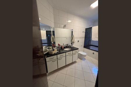 Banheiro de casa à venda com 4 quartos, 360m² em City Bussocaba, Osasco