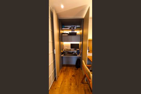 Apartamento à venda com 92m², 2 quartos e 2 vagasEscritório