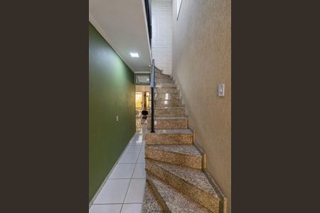 Casa à venda com 147m², 3 quartos e 3 vagas Casa à venda com 147m², 3 quartos e 3 vagasEscada