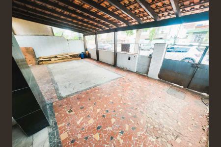 Casa à venda com 198m², 4 quartos e 4 vagas