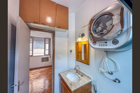 Banheiro de kitnet/studio para alugar com 1 quarto, 25m² em Laranjeiras, Rio de Janeiro