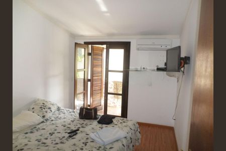 Casa à venda com 6 quartos, 400m² em Interlagos, São Paulo