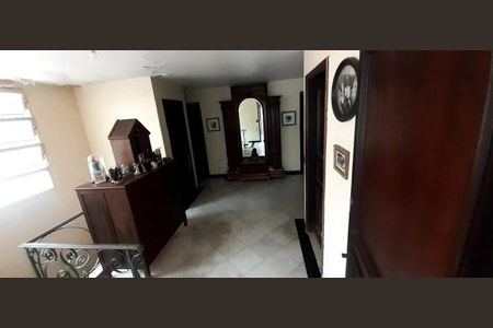 Casa à venda com 384m², 4 quartos e 2 vagas