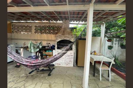 Casa à venda com 228m², 4 quartos e 3 vagas