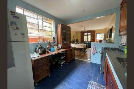 Casa à venda com 228m², 4 quartos e 3 vagas